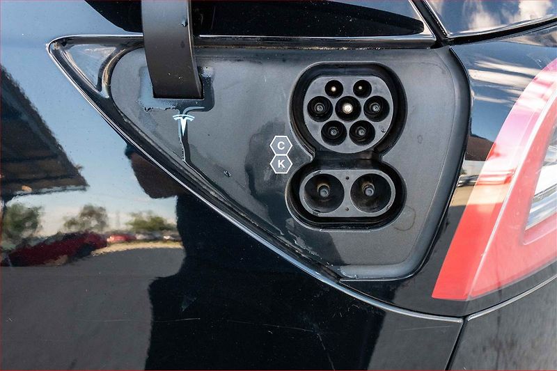 Tesla Model Y (2023) RWD LFP 60kWh, SoH 93% - fotka 22 z 23