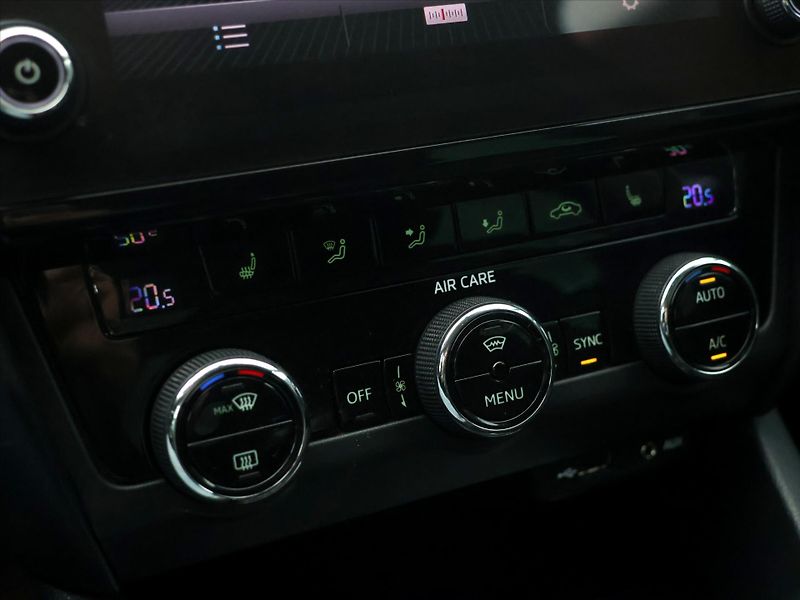 Škoda Octavia 2,0 TDi 110kW Style Aut.klima - fotka 20 z 30
