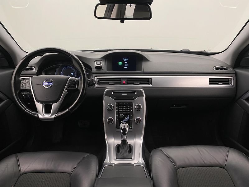 Volvo V70 D4 AWD MOMENTUM REZERVACE - fotka 2 z 46