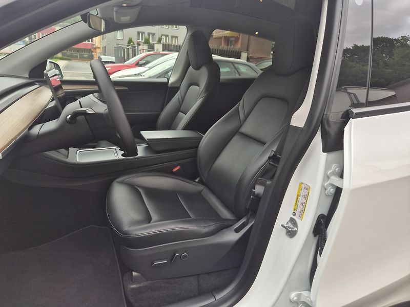 Tesla Model Y LONG RANGE DUAL MOTOR TZ 91 % - fotka 42 z 50