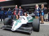 Seriál historických F1 se do Mostu vrátil v roce 2018. Vůz Williams v boxech.