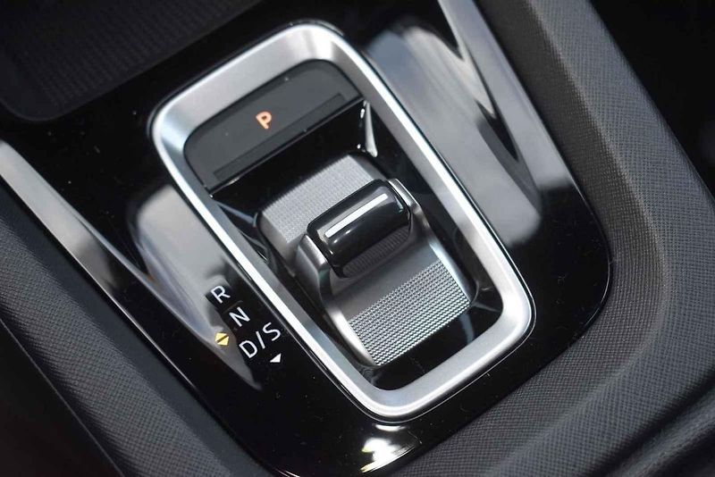 Auto si skvěle rozumí s táhlými zatáčkami