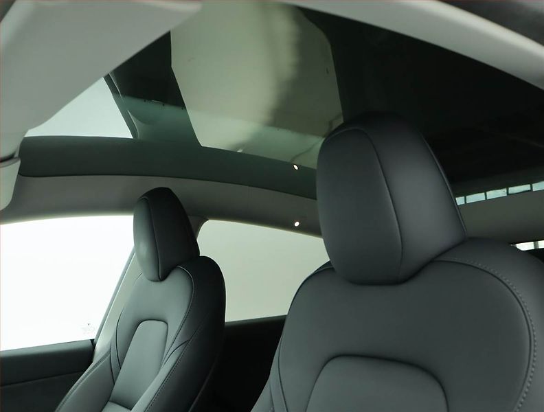 Tesla Model Y (2022) Long Range AWD 79kWh, SoH 93% - fotka 19 z 21