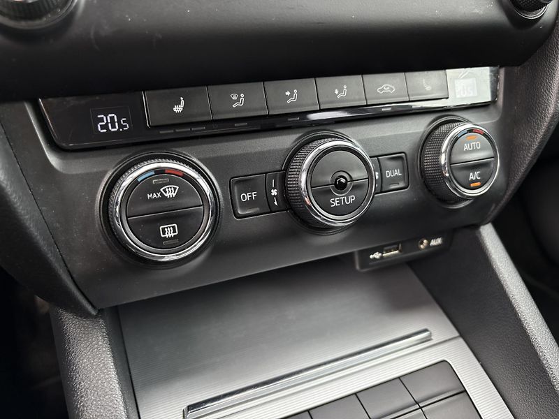 Škoda Octavia 2.0 TDI DSG / 110 kW Elegance - fotka 17 z 19