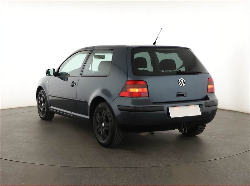 Volkswagen Golf (2002) 1.4 16V, nová STK, Tažné - fotka 4 z 11