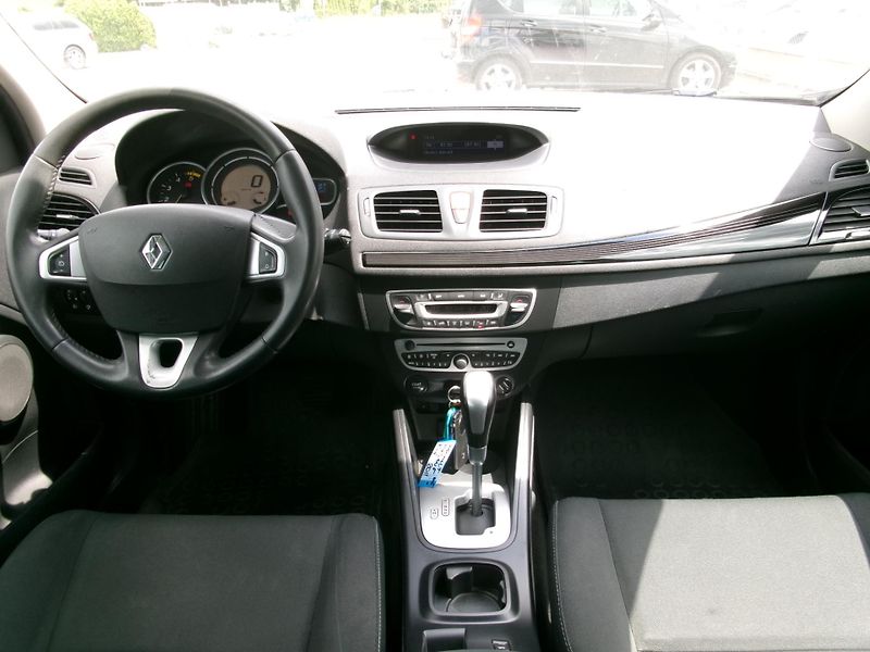 Renault Mégane (2011) 1,5dCi AUT AC BT TEMP TAŽNÉ - fotka 20 z 26