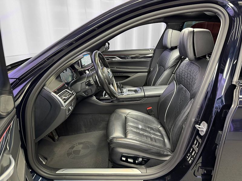 BMW Řada 7 750d xDrive M-PAKET, LASER, H& - fotka 11 z 40