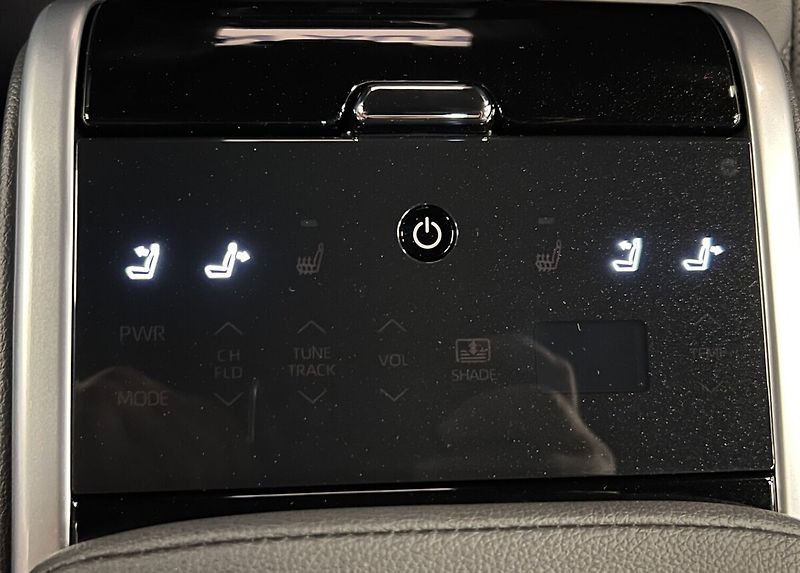 Toyota Camry 2.5 Hybrid AT EXECUTIVE - fotka 12 z 18