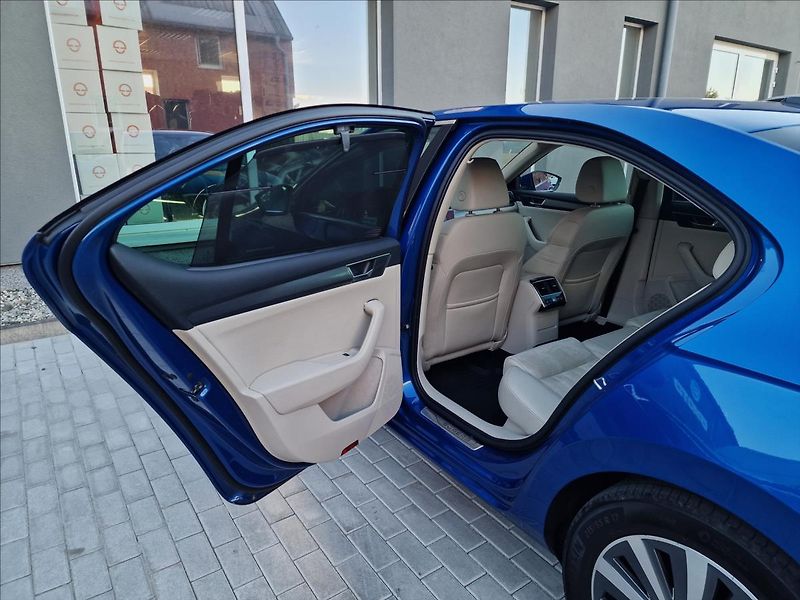 Škoda Superb 2.0TDI DSG Style,ČR,1.Majitel - fotka 17 z 50