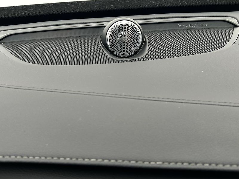 Volvo XC90 2.0 B5 4x4 ULTIMATE - fotka 28 z 35