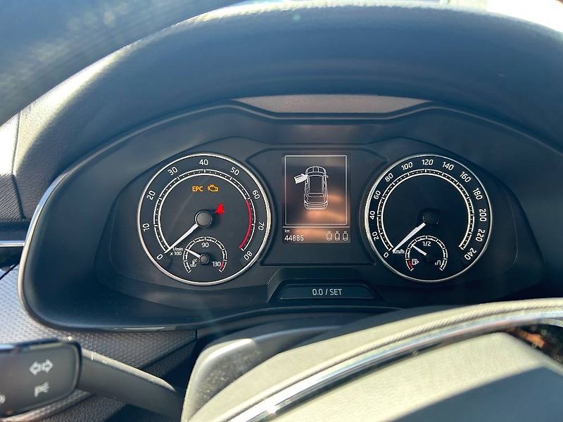 Škoda Kamiq Fresh 6MP 1,0TSI - fotka 12 z 23