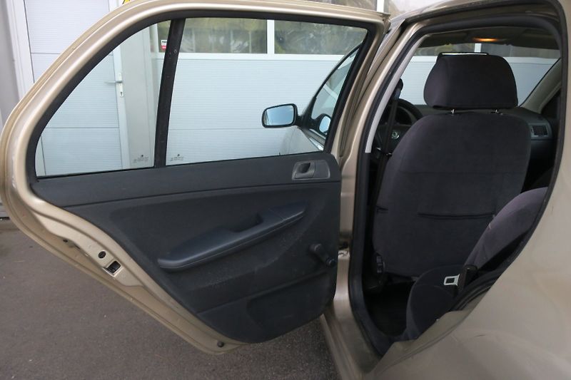 Škoda Fabia (2005) 1,2 47 kW Klima ČR STK do 7/28 - fotka 20 z 33