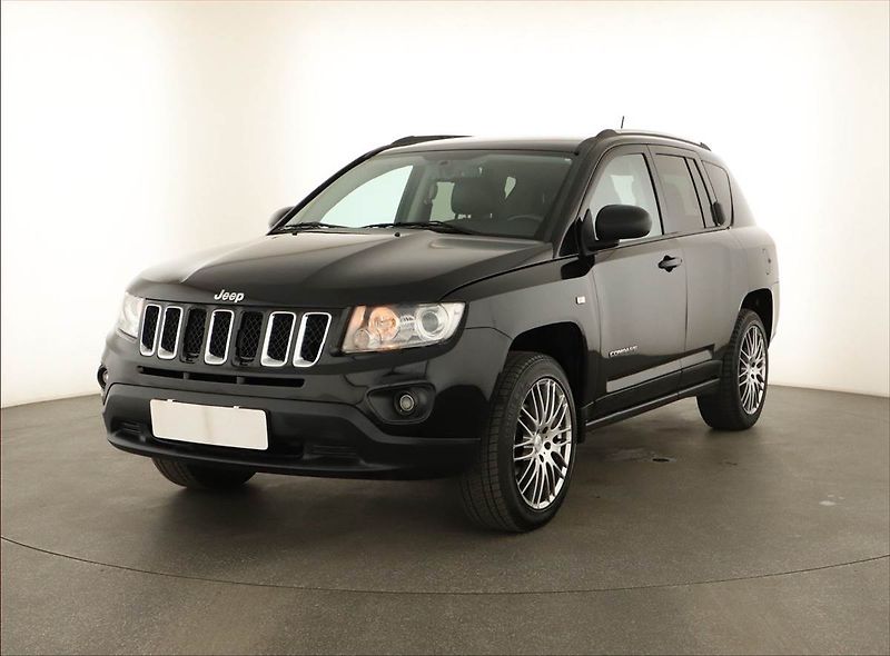 Jeep Compass (2012) 2.0, Tempomat, Vyhř. sedaček - fotka 2 z 14
