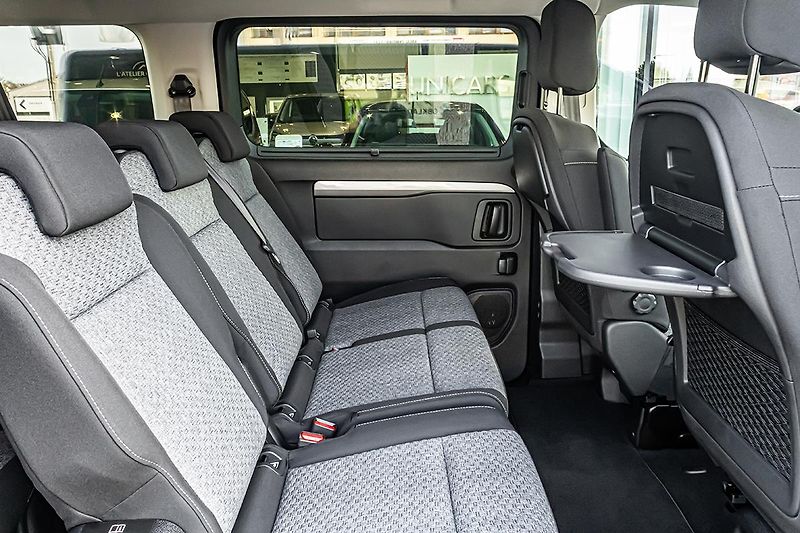 Citroën SpaceTourer 2,2 FEEL XL 180k+KLIMA+KAMERA - fotka 10 z 13