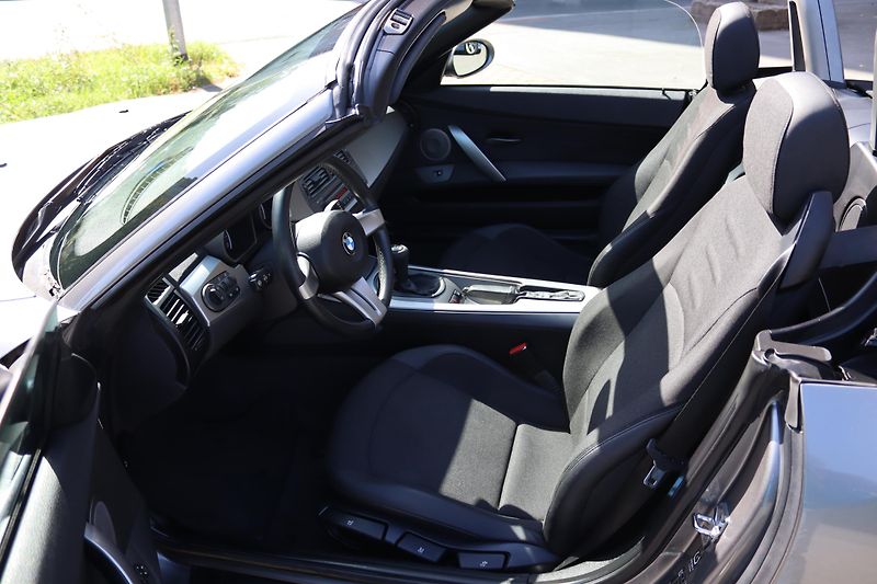 BMW Z4 Roadster 2.5i(E85)M54B25 141kW - fotka 23 z 32