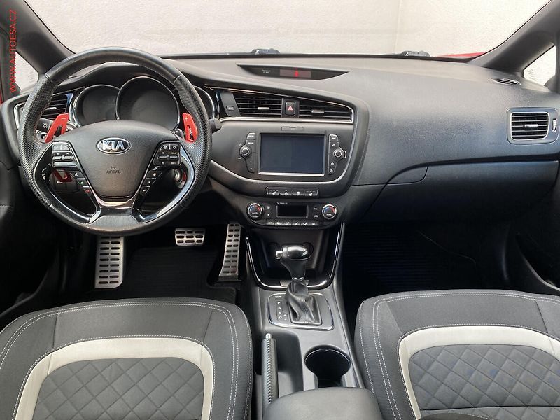 Kia Ceed (2017) 1.6 CRDi, ČR, AT, autoAC - fotka 8 z 18