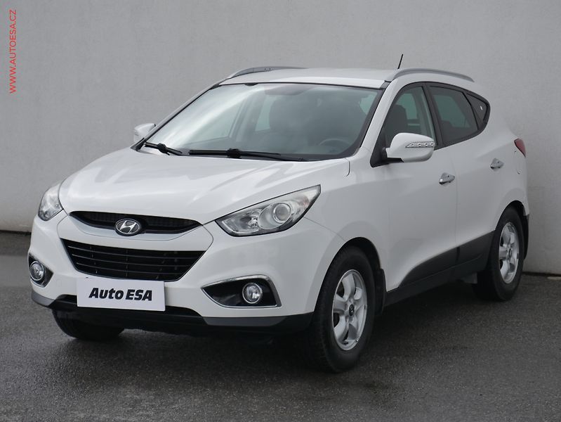 Hyundai ix35 (2012) 2.0 CRDi, ČR, AC, TZ, park - fotka 3 z 23