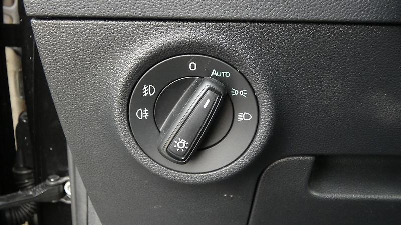 Škoda Karoq 1,5 TSI Ambition DSG - fotka 10 z 24