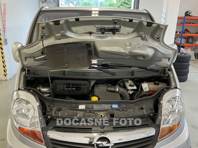 Opel Vivaro (2009) 2.5CDTi WESTFALIA, Cosmo - fotka 7 z 13