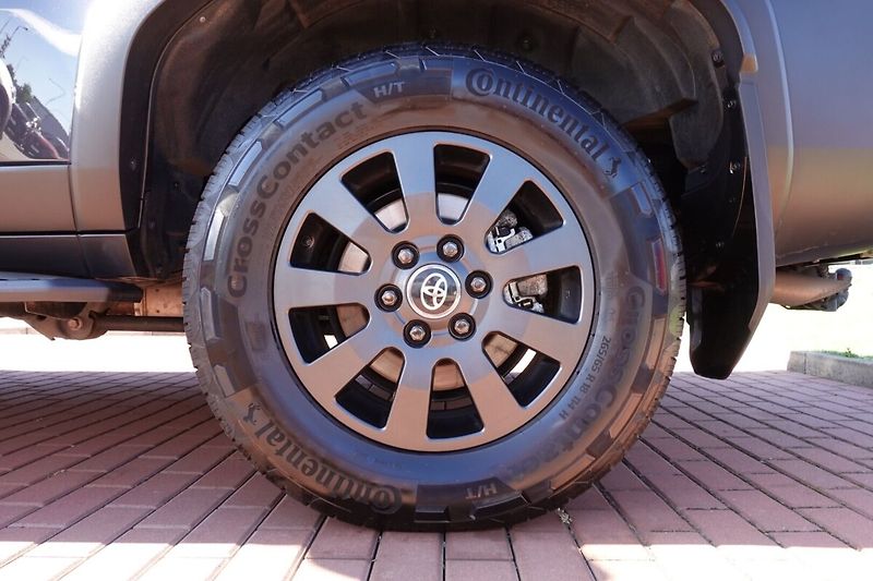 Toyota Land Cruiser 2.8D4-D  8 AT Invincible - fotka 8 z 39