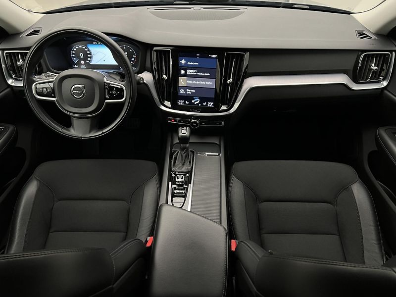 Volvo V60 CC D4 AWD AUT CZ 1. maj. - fotka 2 z 43