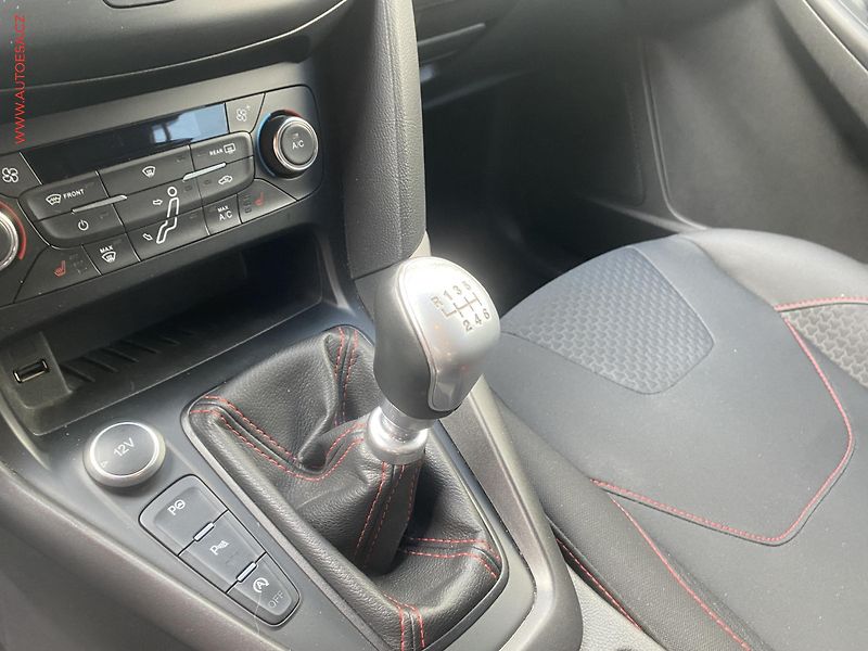 Ford Focus (2017) 1.5 EcoBoost, ČR, Sport, navi - fotka 16 z 19