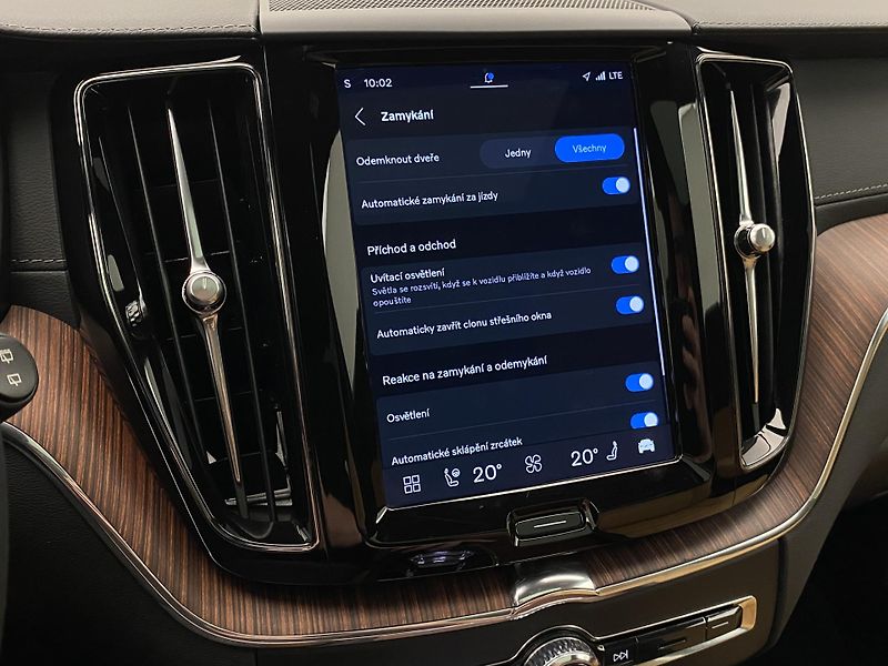 Volvo XC60 T6 AWD RECHARGE DARK ULTIMATE  - fotka 56 z 66