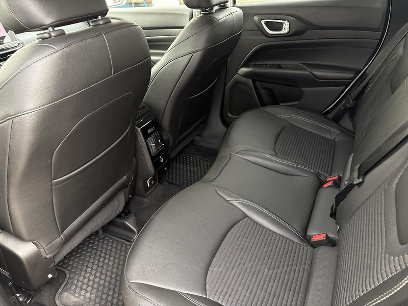 Jeep Compass 1.5 e-Hybrid 96KW Night Eagle - fotka 11 z 22