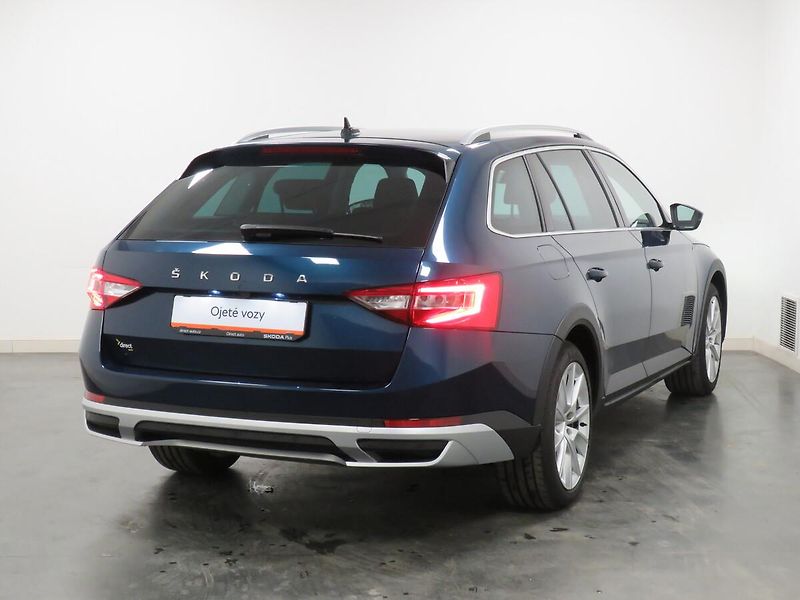 Škoda Superb - fotka 2 z 25