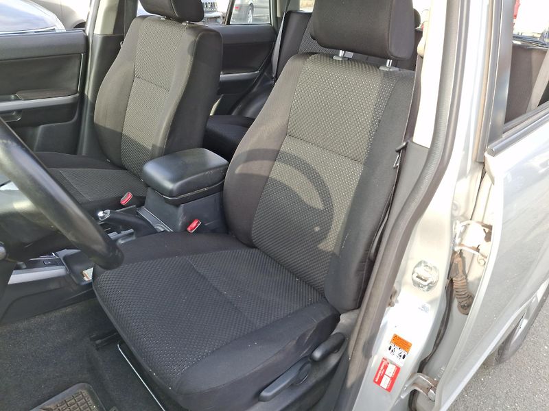 Suzuki Grand Vitara 2.0 benzin 103 kw 4x4 - fotka 13 z 20