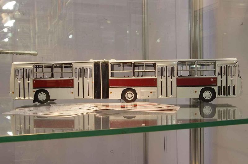 Maďarský kloubový autobus Ikarus 280 vyfotografovaný v Třebíči.
