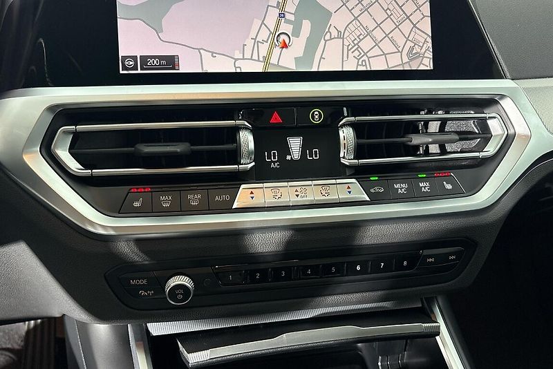 BMW Řada 3 320d xDrive - fotka 18 z 23