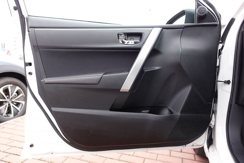 Toyota Corolla 1,6VVTi 97kW M/T Active Design - fotka 8 z 25