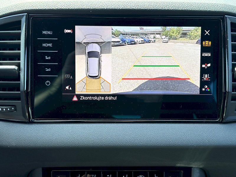 Škoda Karoq (2025) DSG 1.5 TSI / 110 kW / SPORTLI - fotka 13 z 33