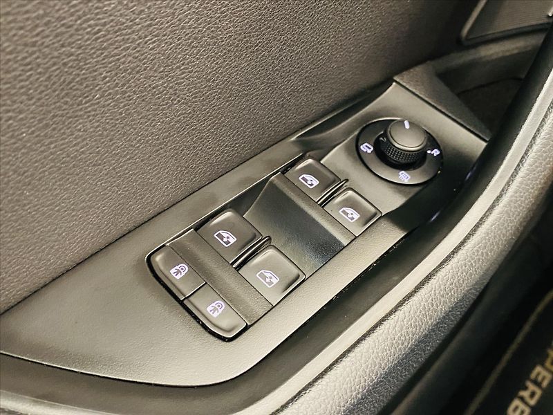 Škoda Superb 2,0 TDI 110kW Ambition - fotka 12 z 24