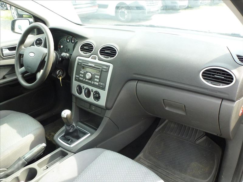Ford Focus 1,6 16V NOVÁ STK - fotka 26 z 48