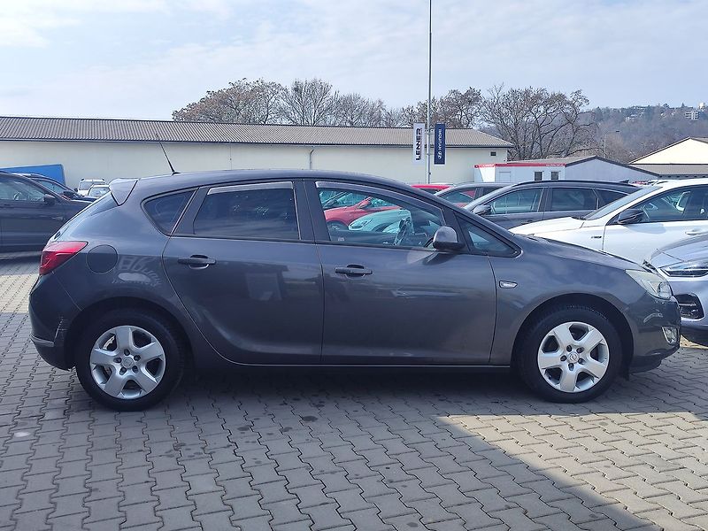 Opel Astra 1.4i/74kW Enjoy ČR - fotka 4 z 31