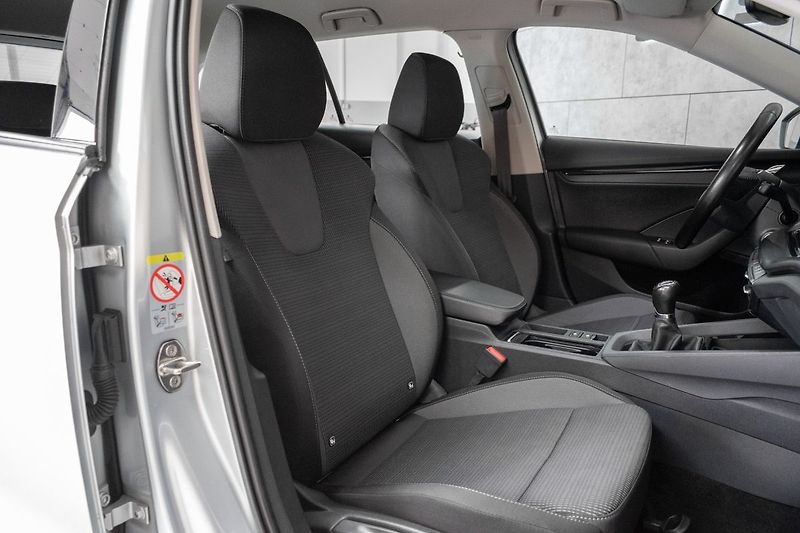 Škoda Octavia 2.0TDi*AMBITION*DPH*SERVIS - fotka 12 z 42