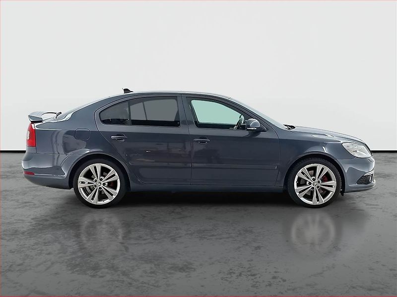 Škoda Octavia (2010) RS 2.0 TSI, Navi, Xenony - fotka 6 z 17