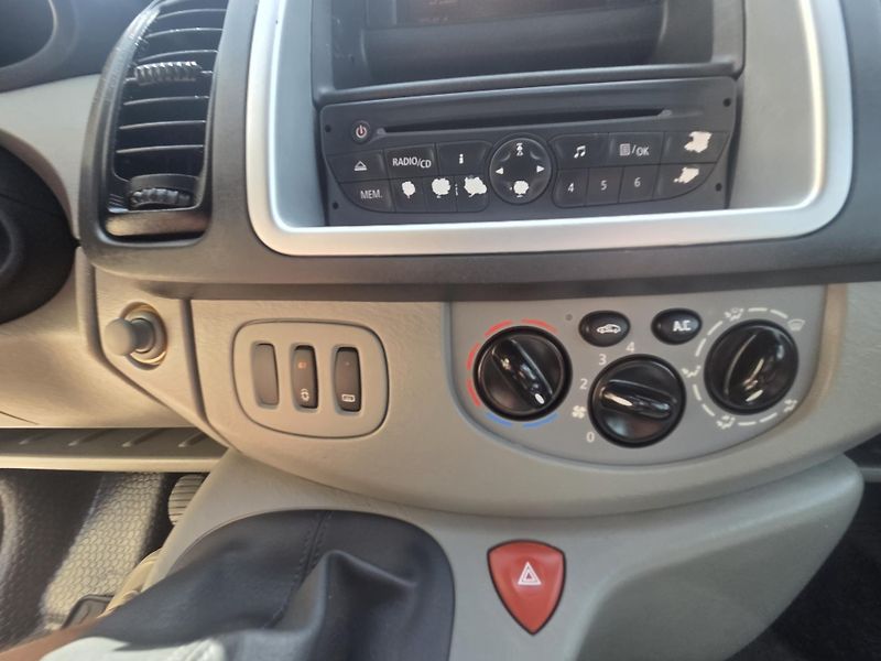 Opel Vivaro (2011) 2.0CDTI 84Kw  9-Míst - fotka 35 z 40