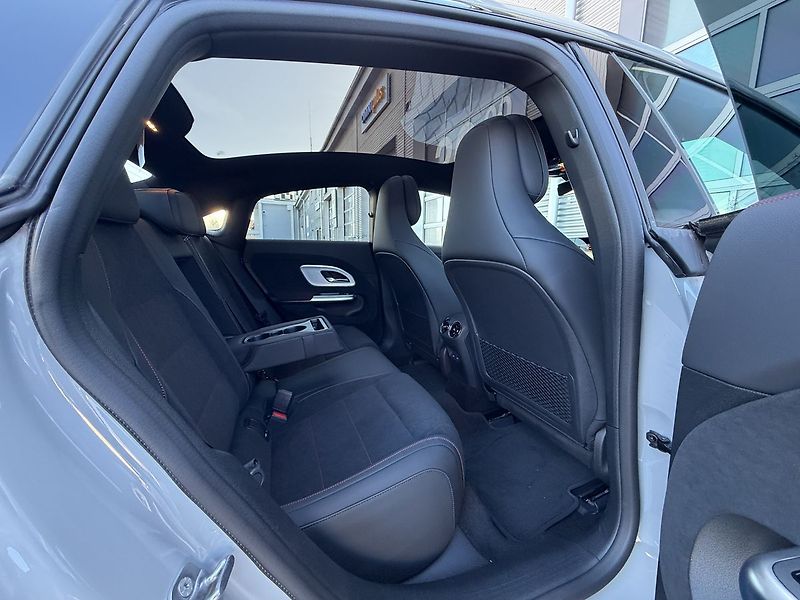 Mercedes-Benz CLA 250+ s technologií EQ - fotka 11 z 36