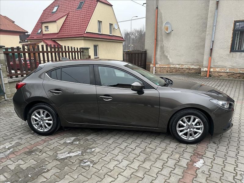 Mazda 3 2,0 G120 - fotka 2 z 24