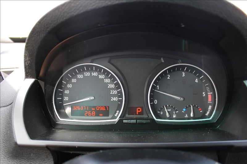 BMW X3 2,0 D  4 x 4, AUTOMAT - fotka 15 z 26