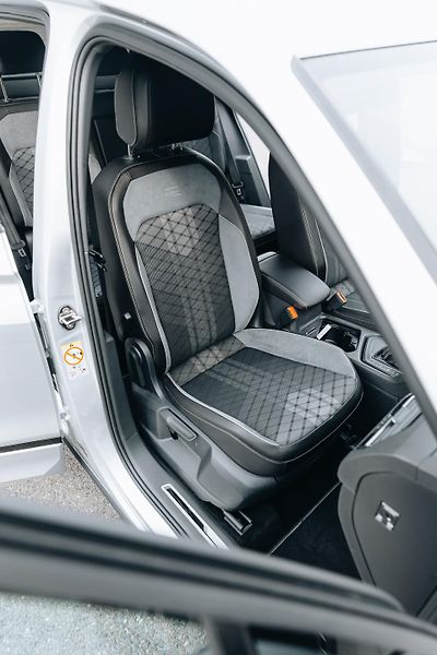 Volkswagen Tiguan (2022) VW Tiguan R-Line eHybrid - fotka 15 z 23