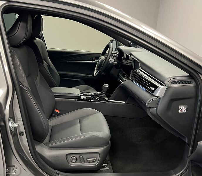 Toyota Camry 2.5 Hybrid AT EXECUTIVE - fotka 9 z 16