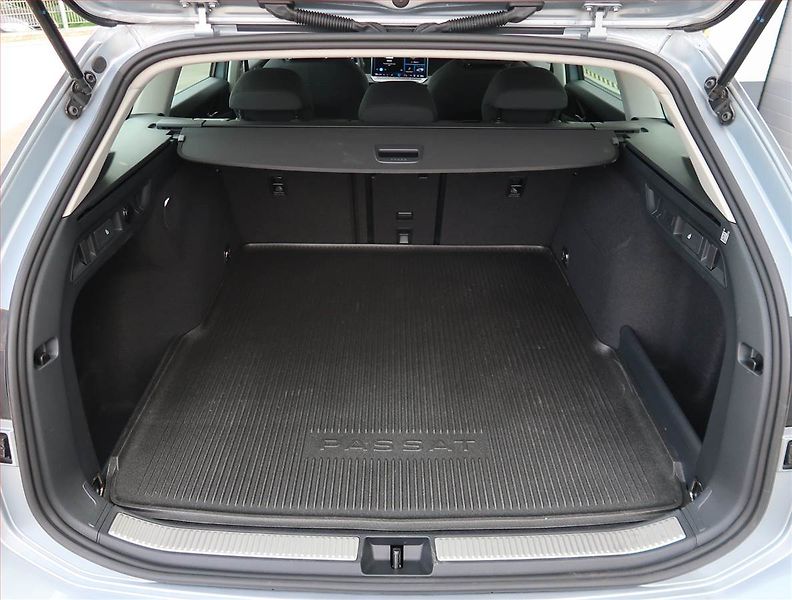 Volkswagen Passat (2025) 1.5 eTSI ACT - fotka 14 z 23
