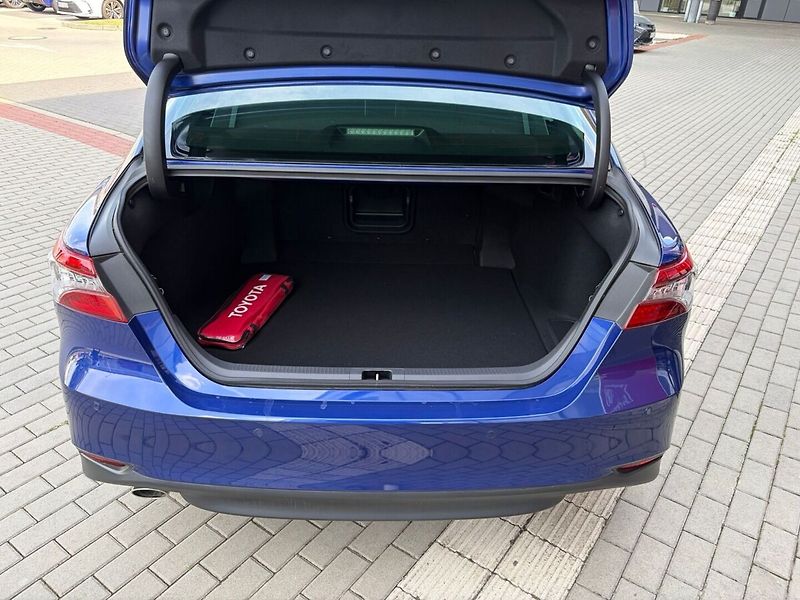 Toyota Camry 2,5 Hybrid Executive VIP - fotka 15 z 18
