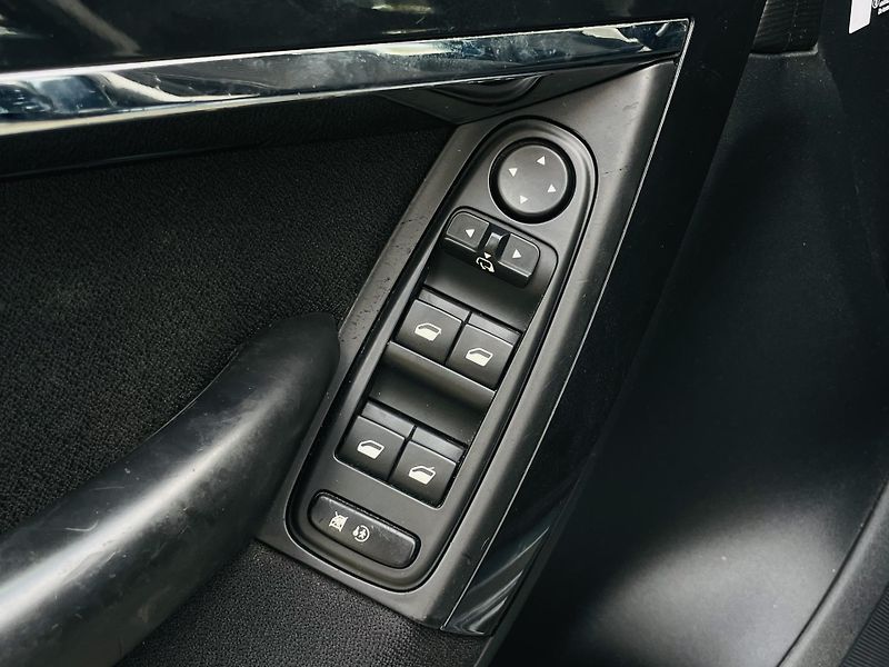 Citroën C4 Picasso 1.6i 88KW MANUÁL LED SENZORY - fotka 33 z 42