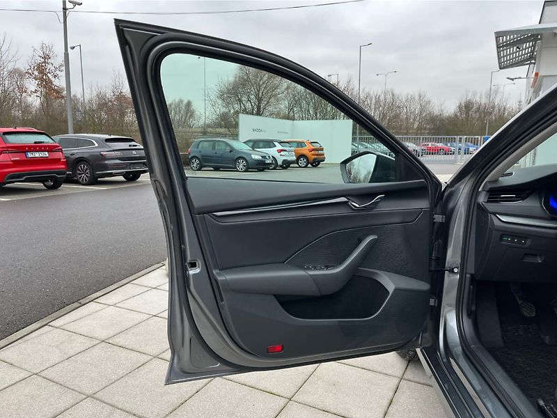 Škoda Octavia 2.0 TDI 110 kW AMBITION - fotka 21 z 28