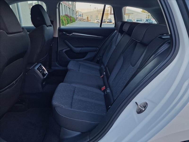 Škoda Octavia 2.0 TDI Style Combi,ČR,1.Maj. - fotka 17 z 49